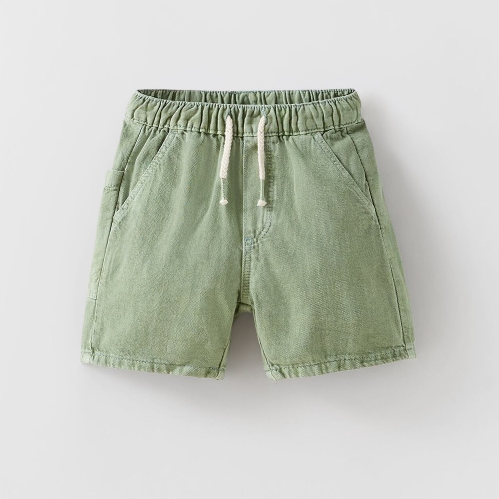 Stretchy denim shorts